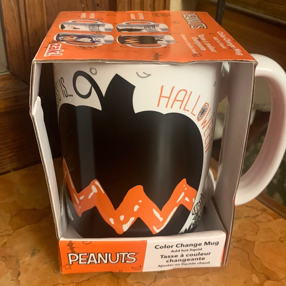 Peanuts Snoopy Halloween Color Changing Mug NEW